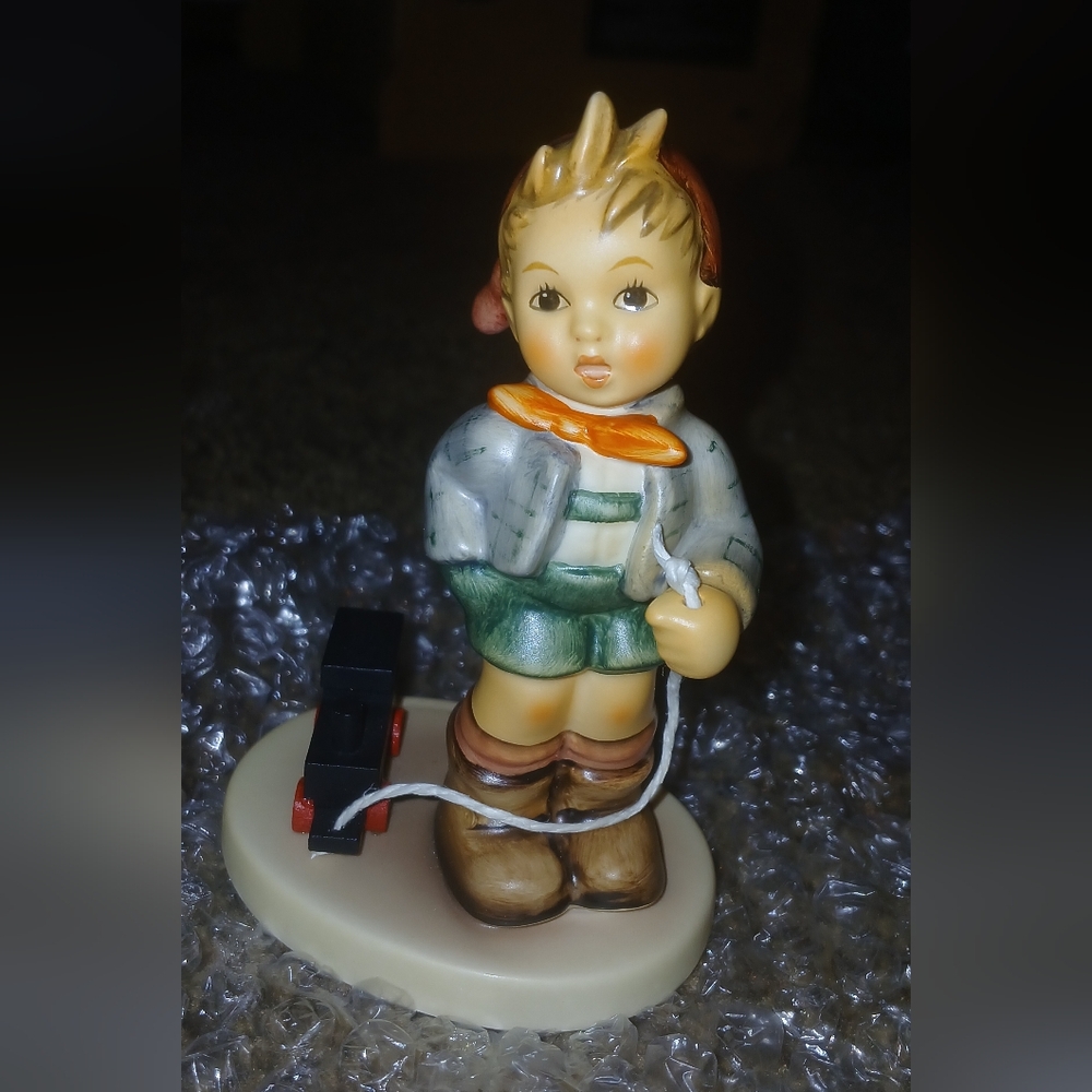 HUMMEL FIGURINE